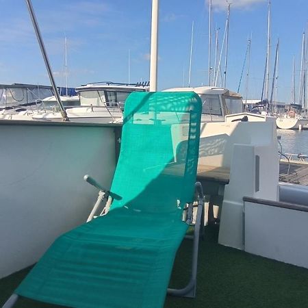 Nuit Insolite Sur L'Eau Au Port De Ouistreham Ξενοδοχείο Εξωτερικό φωτογραφία