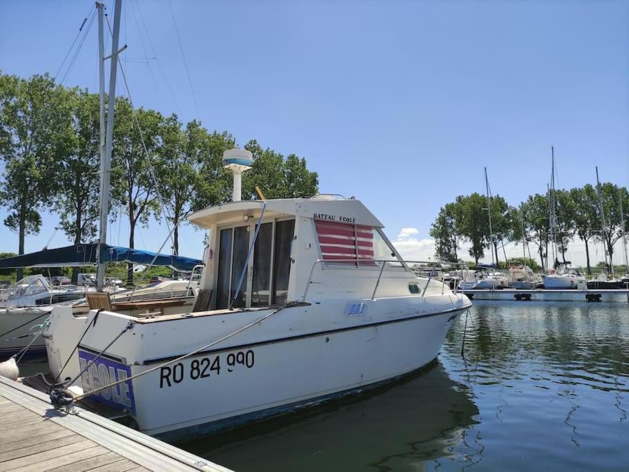 Nuit Insolite Sur L'Eau Au Port De Ouistreham Ξενοδοχείο Εξωτερικό φωτογραφία