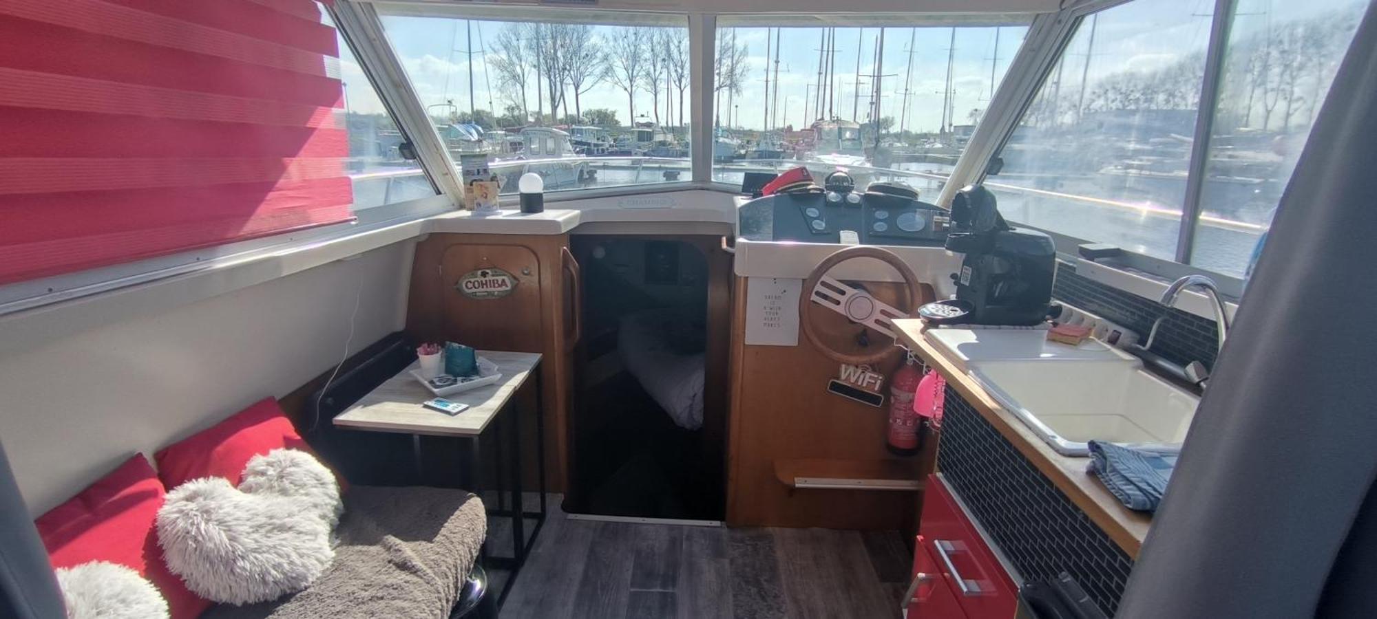 Nuit Insolite Sur L'Eau Au Port De Ouistreham Ξενοδοχείο Εξωτερικό φωτογραφία
